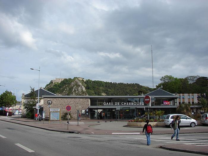 Cherbourg-en-Cotentin - Immobilier - CENTURY 21 Hervé Regnault - Gare_de_Cherbourg_Montagne_du_Roul