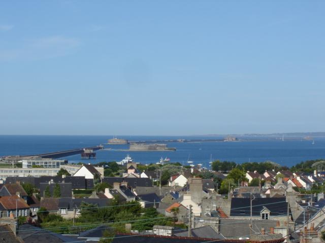 Cherbourg-en-Cotentin - Immobilier - CENTURY 21 Hervé Regnault - Cherbourg-Querqueville_-_Vue_grande_rade_de_Cherbourg