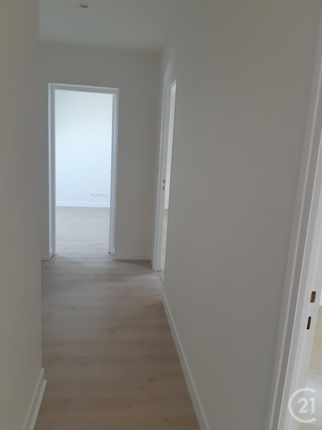 Appartement F4 à louer - 4 pièces - 140.0 m2 - CHERBOURG EN COTENTIN - 50 - BASSE-NORMANDIE - Century 21 Hervé Regnault Appartement F4 à louer - 4 pièces - 140.0 m2 - CHERBOURG EN COTENTIN - 50 - BASSE-NORMANDIE - Century 21 Hervé Regnault