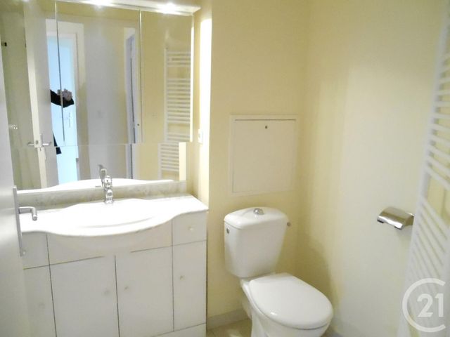 Appartement F4 à louer - 4 pièces - 87.0 m2 - CHERBOURG EN COTENTIN - 50 - BASSE-NORMANDIE - Century 21 Hervé Regnault Appartement F4 à louer - 4 pièces - 87.0 m2 - CHERBOURG EN COTENTIN - 50 - BASSE-NORMANDIE - Century 21 Hervé Regnault