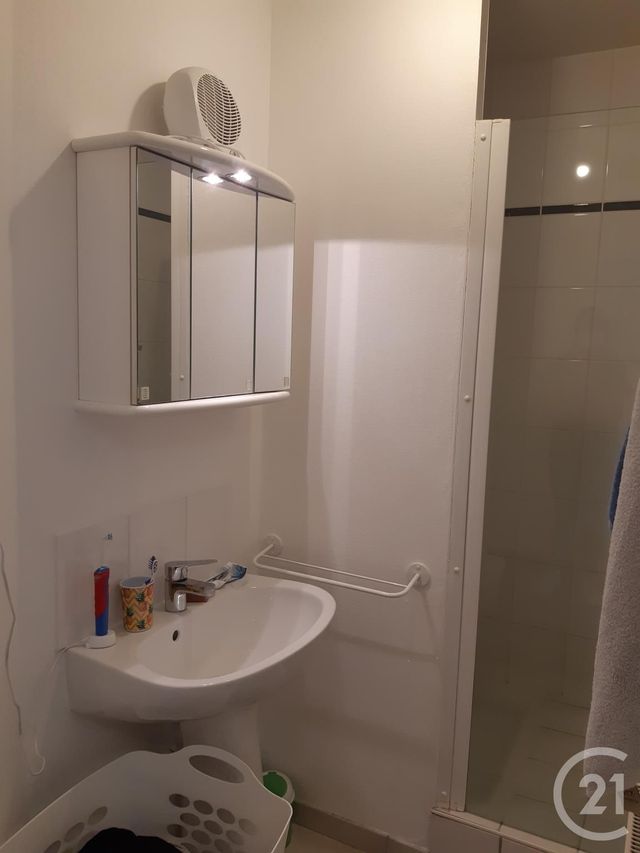 Appartement F4 à louer - 4 pièces - 87.0 m2 - CHERBOURG EN COTENTIN - 50 - BASSE-NORMANDIE - Century 21 Hervé Regnault Appartement F4 à louer - 4 pièces - 87.0 m2 - CHERBOURG EN COTENTIN - 50 - BASSE-NORMANDIE - Century 21 Hervé Regnault