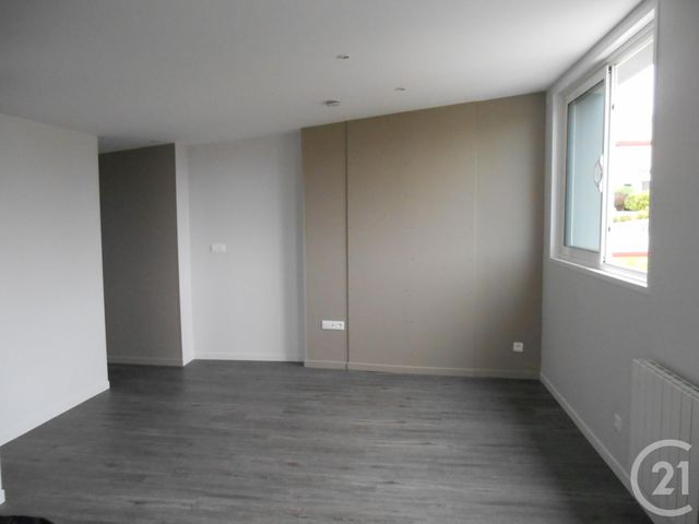 Appartement F3 à louer - 3 pièces - 66.28 m2 - CHERBOURG EN COTENTIN - 50 - BASSE-NORMANDIE - Century 21 Hervé Regnault Appartement F3 à louer - 3 pièces - 66.28 m2 - CHERBOURG EN COTENTIN - 50 - BASSE-NORMANDIE - Century 21 Hervé Regnault