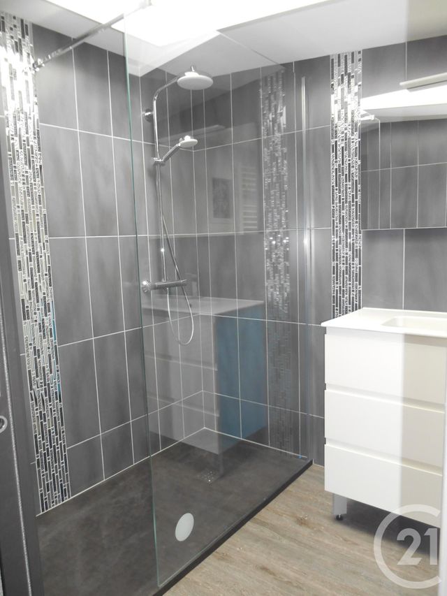 Appartement F3 à louer - 3 pièces - 66.28 m2 - CHERBOURG EN COTENTIN - 50 - BASSE-NORMANDIE - Century 21 Hervé Regnault Appartement F3 à louer - 3 pièces - 66.28 m2 - CHERBOURG EN COTENTIN - 50 - BASSE-NORMANDIE - Century 21 Hervé Regnault