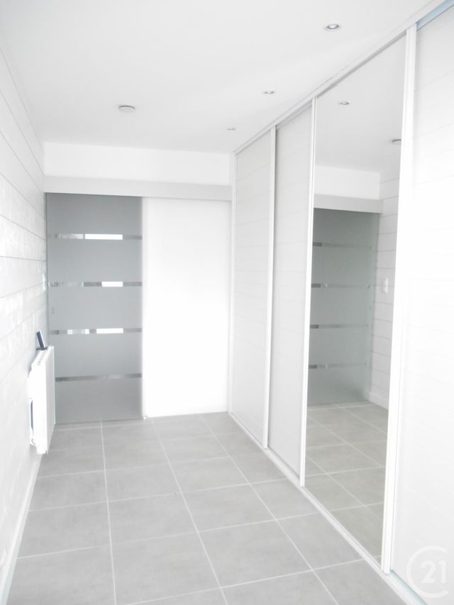 Appartement F3 à louer - 3 pièces - 66.28 m2 - CHERBOURG EN COTENTIN - 50 - BASSE-NORMANDIE - Century 21 Hervé Regnault Appartement F3 à louer - 3 pièces - 66.28 m2 - CHERBOURG EN COTENTIN - 50 - BASSE-NORMANDIE - Century 21 Hervé Regnault