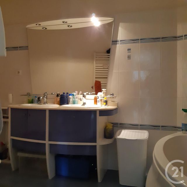 Afficher la photo en grand Appartement F4 à louer - 4 pièces - 82.0 m2 - CHERBOURG EN COTENTIN - 50 - BASSE-NORMANDIE - Century 21 Hervé Regnault