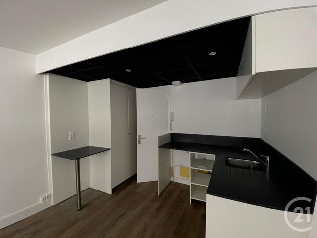 Appartement F1 à louer - 1 pièce - 27.8 m2 - CHERBOURG EN COTENTIN - 50 - BASSE-NORMANDIE - Century 21 Hervé Regnault