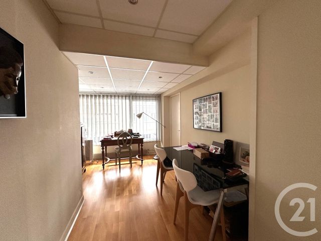 Afficher la photo en grand Appartement Autre à vendre - 8 pièces - 175.1 m2 - CHERBOURG EN COTENTIN - 50 - BASSE-NORMANDIE - Century 21 Hervé Regnault