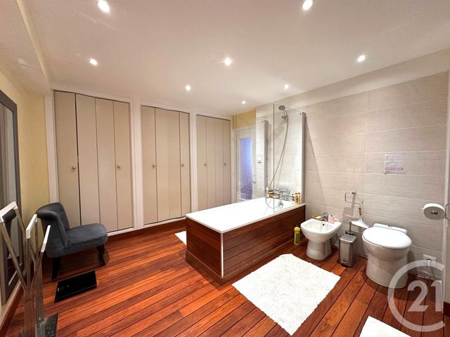 Afficher la photo en grand Appartement Autre à vendre - 8 pièces - 175.1 m2 - CHERBOURG EN COTENTIN - 50 - BASSE-NORMANDIE - Century 21 Hervé Regnault