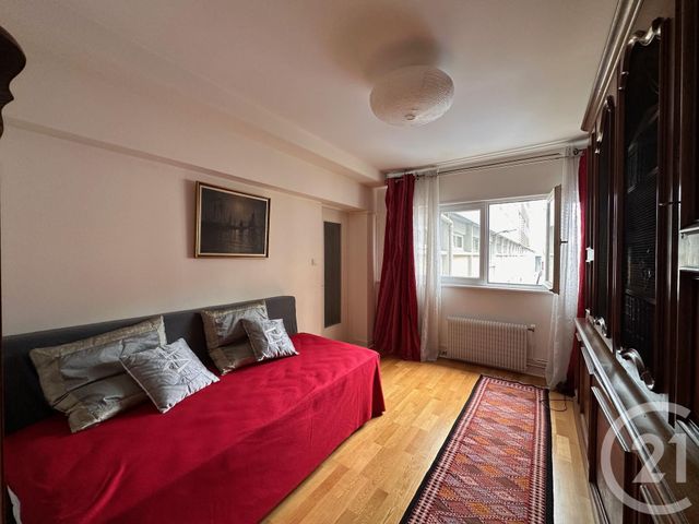 Afficher la photo en grand Appartement Autre à vendre - 8 pièces - 175.1 m2 - CHERBOURG EN COTENTIN - 50 - BASSE-NORMANDIE - Century 21 Hervé Regnault