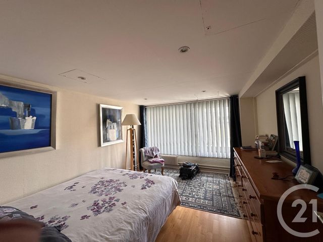 Afficher la photo en grand Appartement Autre à vendre - 8 pièces - 175.1 m2 - CHERBOURG EN COTENTIN - 50 - BASSE-NORMANDIE - Century 21 Hervé Regnault