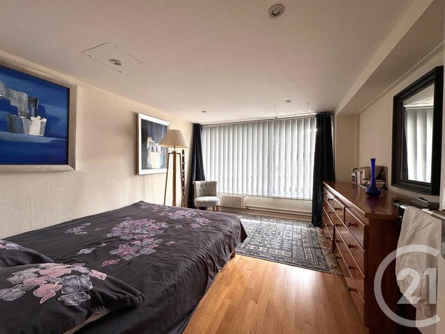 Afficher la photo en grand Appartement Autre à vendre - 8 pièces - 175.1 m2 - CHERBOURG EN COTENTIN - 50 - BASSE-NORMANDIE - Century 21 Hervé Regnault