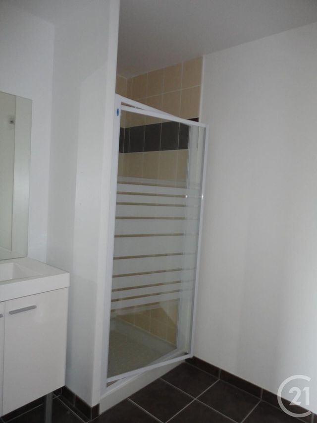 Appartement F2 à louer - 2 pièces - 36.69 m2 - TOURLAVILLE - 50 - BASSE-NORMANDIE - Century 21 Hervé Regnault