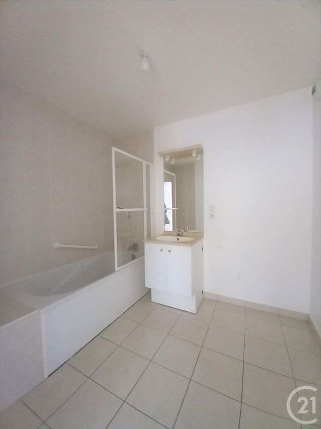 Appartement F2 à louer - 2 pièces - 58.0 m2 - CHERBOURG EN COTENTIN - 50 - BASSE-NORMANDIE - Century 21 Hervé Regnault