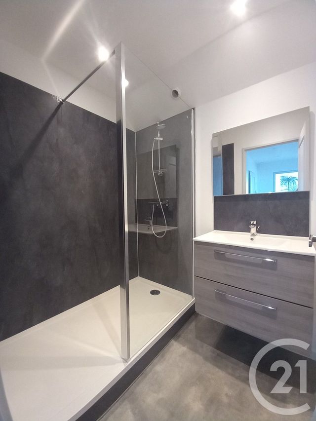 Appartement F2 à louer - 2 pièces - 47.0 m2 - CHERBOURG EN COTENTIN - 50 - BASSE-NORMANDIE - Century 21 Hervé Regnault