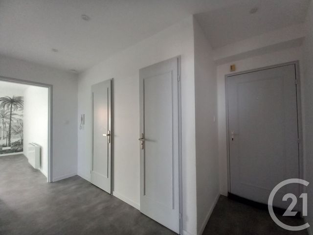 Appartement F2 à louer - 2 pièces - 47.0 m2 - CHERBOURG EN COTENTIN - 50 - BASSE-NORMANDIE - Century 21 Hervé Regnault