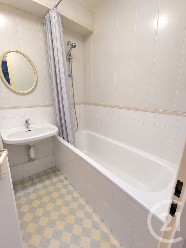 Appartement F2 à vendre - 2 pièces - 51.34 m2 - CHERBOURG EN COTENTIN - 50 - BASSE-NORMANDIE - Century 21 Hervé Regnault