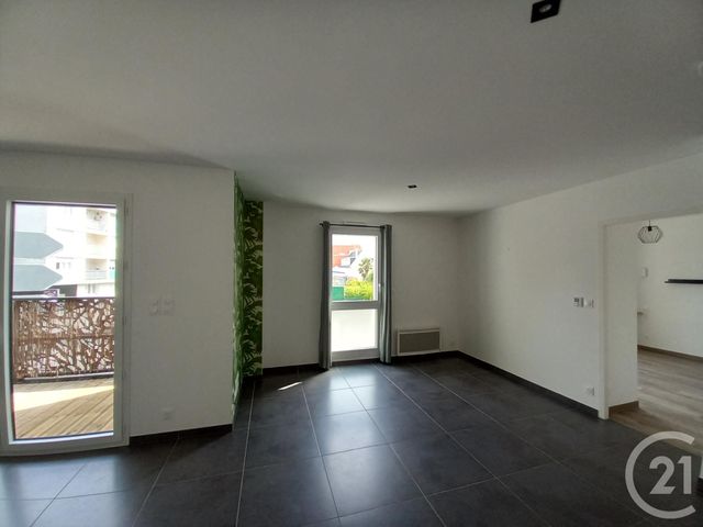 Appartement F2 à louer - 2 pièces - 50.0 m2 - CHERBOURG EN COTENTIN - 50 - BASSE-NORMANDIE - Century 21 Hervé Regnault