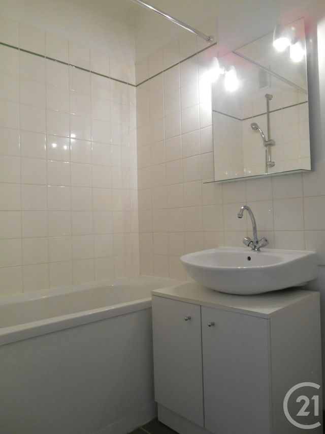 Appartement F3 à louer - 3 pièces - 59.47 m2 - CHERBOURG EN COTENTIN - 50 - BASSE-NORMANDIE - Century 21 Hervé Regnault